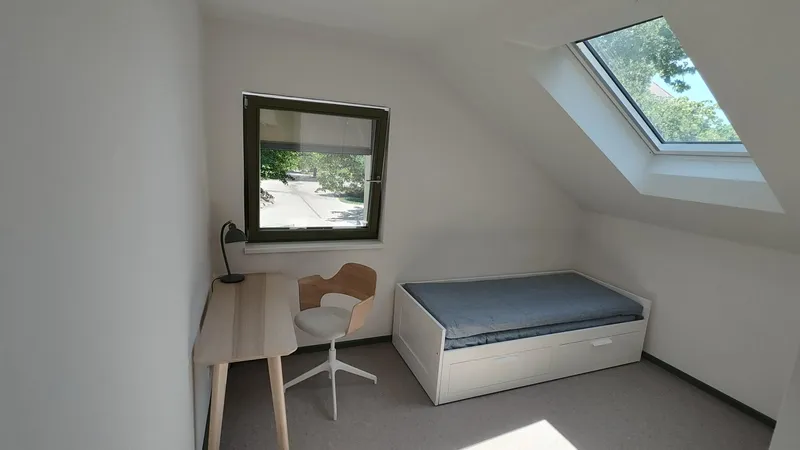 *Erstbezug* möbliertes WG-Zimmer mit eigenem Bad — photo 1